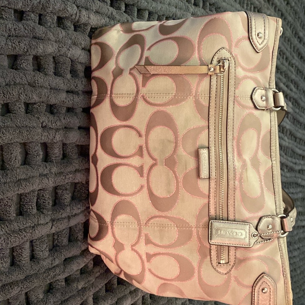 Woman’s gently use coach purse